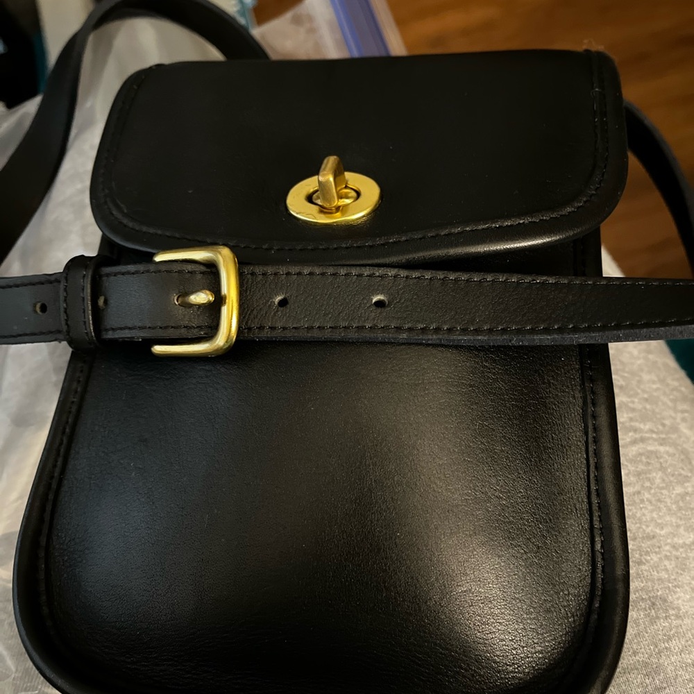 Beautiful Coach RARE #9978 VTG Black Cowhide Leather Suede Interior Crossbody - Picture 2 of 13